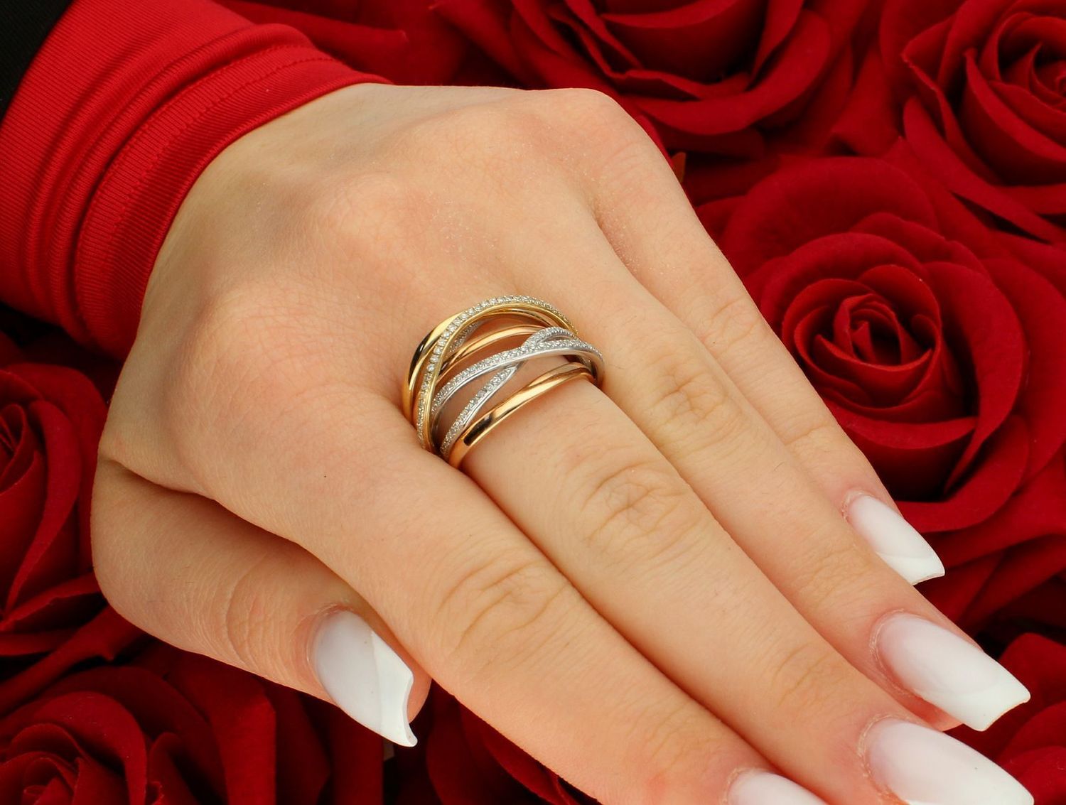 Szeroki złoty pierścionek z diamentami 585 Trzy kolory złota. Pierścionek wykonany ze złota próby 585- w większości z białego złota, z dodatkiem żółtego i różowego. 2.jpg